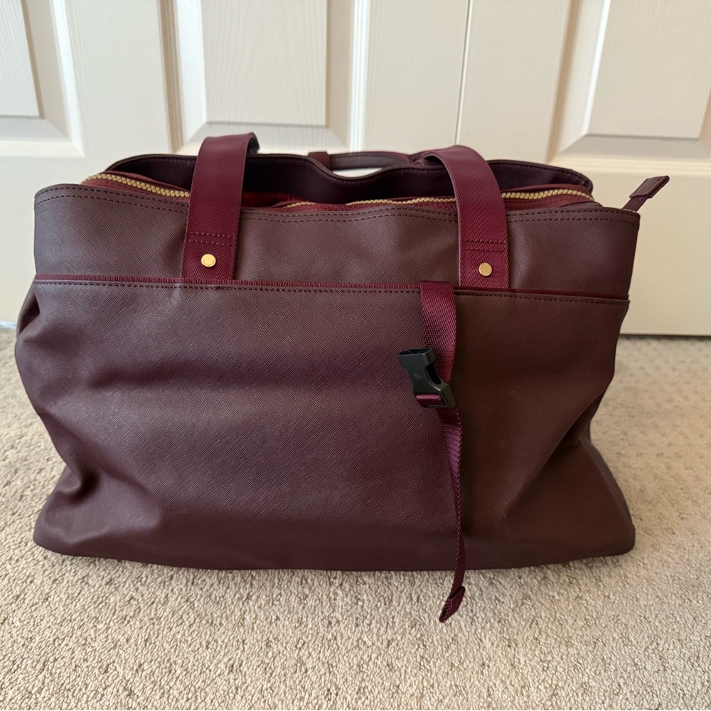 Lululemon OM the Day Burgundy bag with gold accents - Picture 6 of 11